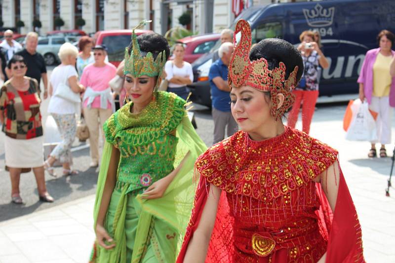 Folklorní festival - soubor z Indonésie