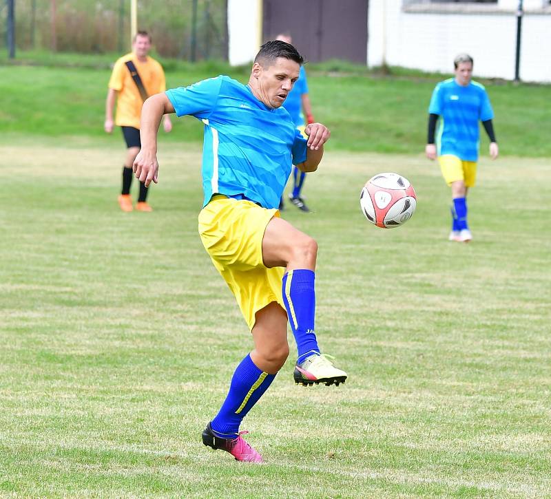 Dalovice i v oslabení vyhrály, když porazily Božičany 2:1.