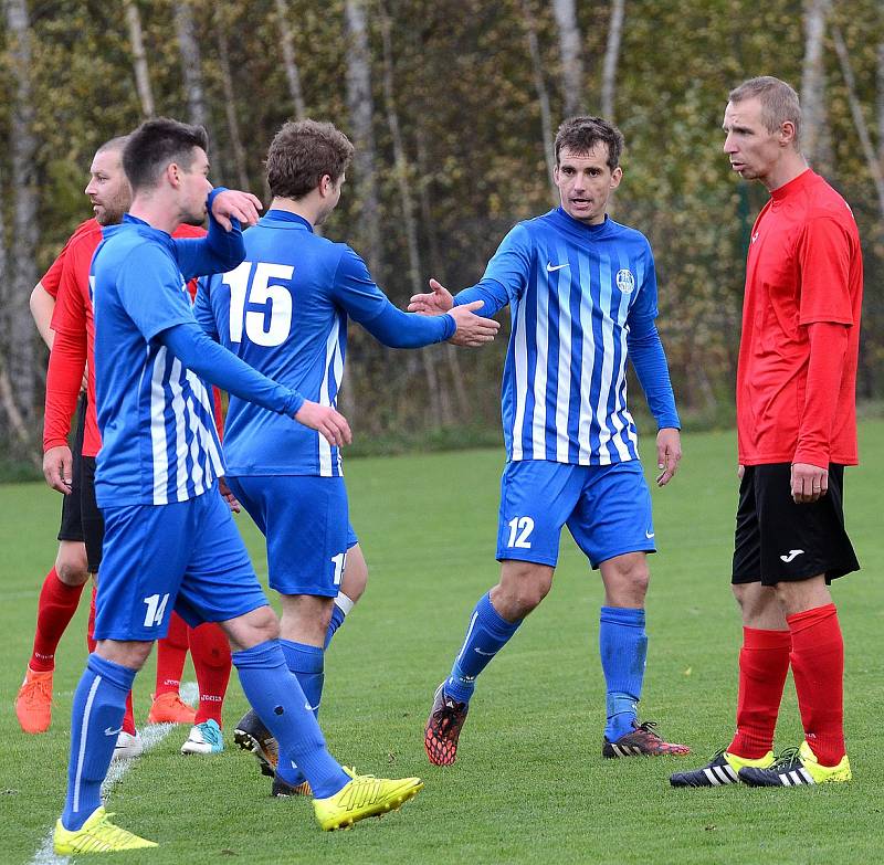 O další gólový rekord se postarali o víkendu fotbalisté FK Ostrov (v modrém), když výběr Citic (v červeném) porazili vysoko 14:0!