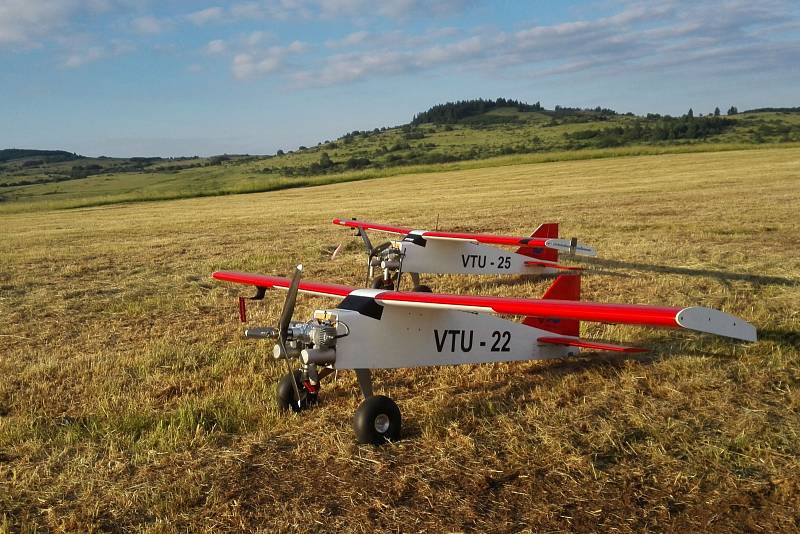 Armáda v Doupově zkoušela nové rakety, sestřelovala i drony.