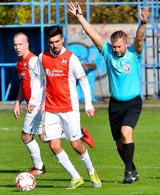 Čtyři branky vstřelil o víkendu Verušičkám kapitán Ajaxu Kolová Jakub Gábner (v červenobílém).