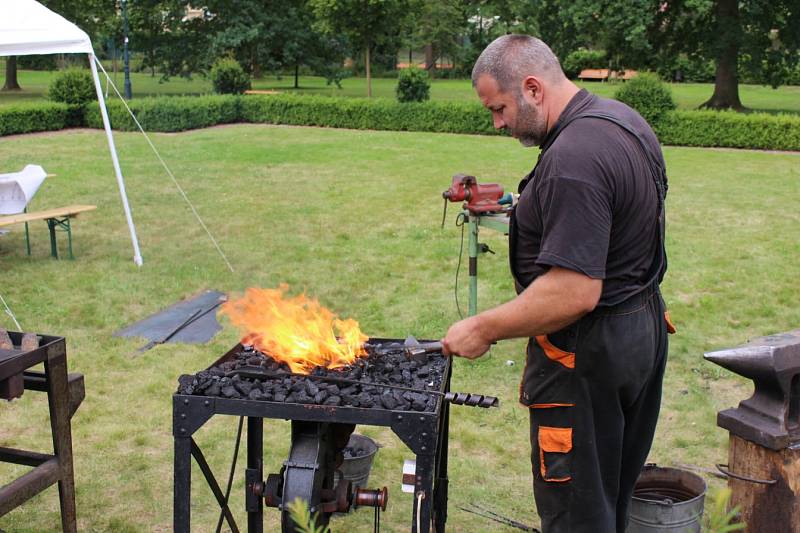 Velkolepé oslavy Den pro Ostrov v Zámeckém parku a jeho okolí.