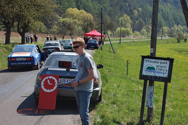 Protesty ekologů vyvolala rallye, která se jela v sobotu v okolí Chyše. Trnem v oku ochráncům přírody byl zejména fakt, že část závodu se jela v přírodním parku Horní Střela