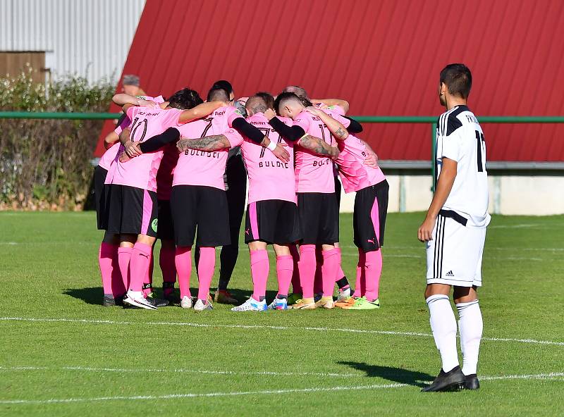 Fotbalisté Karlovy Vary-Dvory dosáhli v podzimní části již na sedmou výhru, když v dohrávce 6. kola I. A třídy porazili Skalnou 4:3.