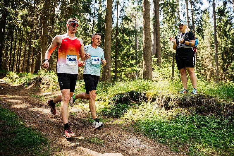Slavkovský les zažil o víkendu běžeckou derniéru seriálu Běhej lesy. 