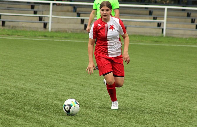 Ukrajinská fotbalistka Daria Kolpak si plní fotbalový sen v karlovarské Slavii.