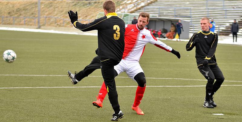 Krajské derby divizních týmů mezi Slavií Karlovy Vary a Mariánskými Lázněmi skončilo po nerozhodném výsledku 1:1 dělbou bodů.
