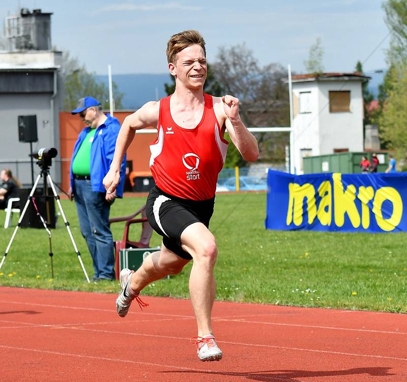 Atletický klub SC Start Karlovy Vary odstartoval ve středu 1. května novou sezonu Prvomájovými atletickými závody.