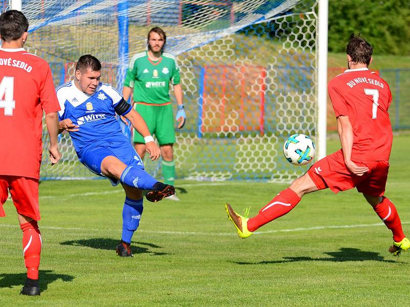 Vítězem krajského poháru mužů KKFS se stali po výhře 1:0, fotbalisté Nového Sedla (v červeném), kteří udolali nejdecký FK (v modrém).