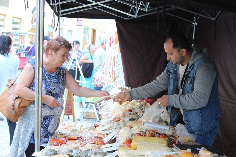 Součástí festivalu je i jarmark před Hlavní poštou.