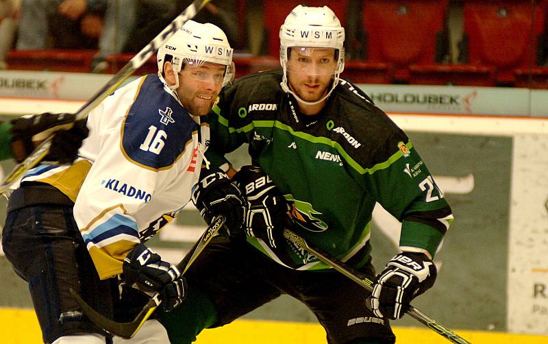 Hokejisté HC Energie (v zeleném) poměřili síly s Rytíři Kladno