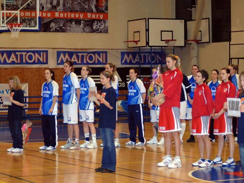 Zahájení dvoudenního finálového turnaje Středoevropské basketbalové ligy žen.