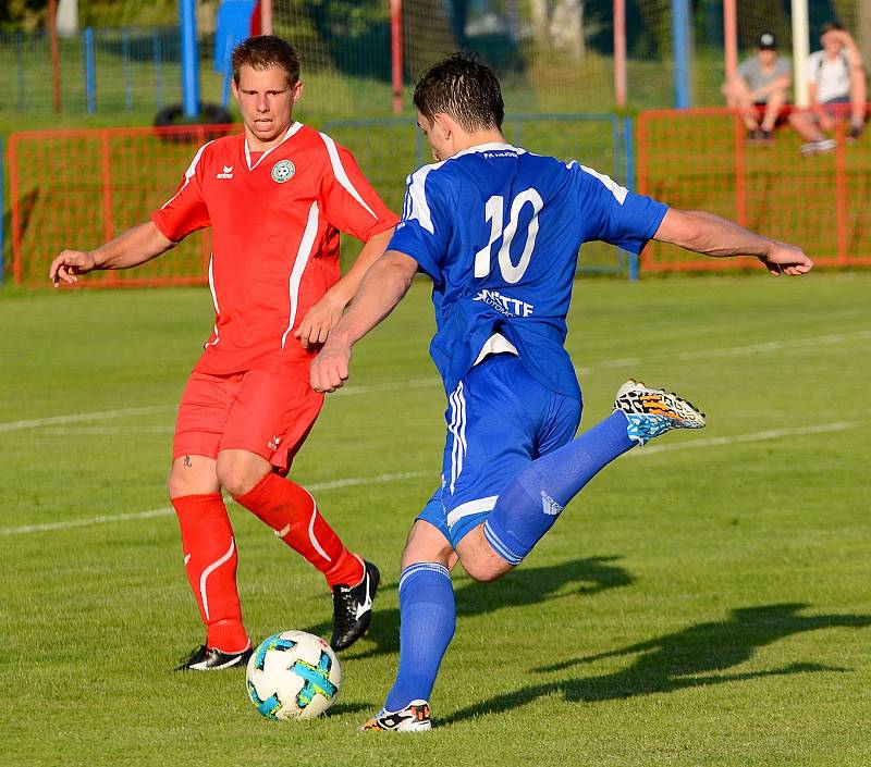 Vítězem krajského poháru mužů KKFS se stali po výhře 1:0, fotbalisté Nového Sedla (v červeném), kteří udolali nejdecký FK (v modrém).