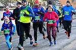 Novoroční běh na Svatošské skály tradičně zahájil novou běžeckou sezonu běžců Karlovarského kraje. Celkem se postavilo v Doubí v první lednový den na start prvního závodu roku 2020 sto dvacet běžců.