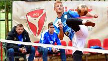 Nohejbalisté SK Liapor Karlovy Vary vstoupili do semifinále extraligy levou nohou, když na kurtech v Doubí nestačili na Modřice, kterým podlehli 3:5 na utkání.