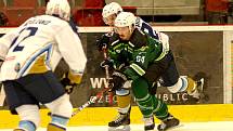 Hokejisté HC Energie (v zeleném) poměřili síly s Rytíři Kladno