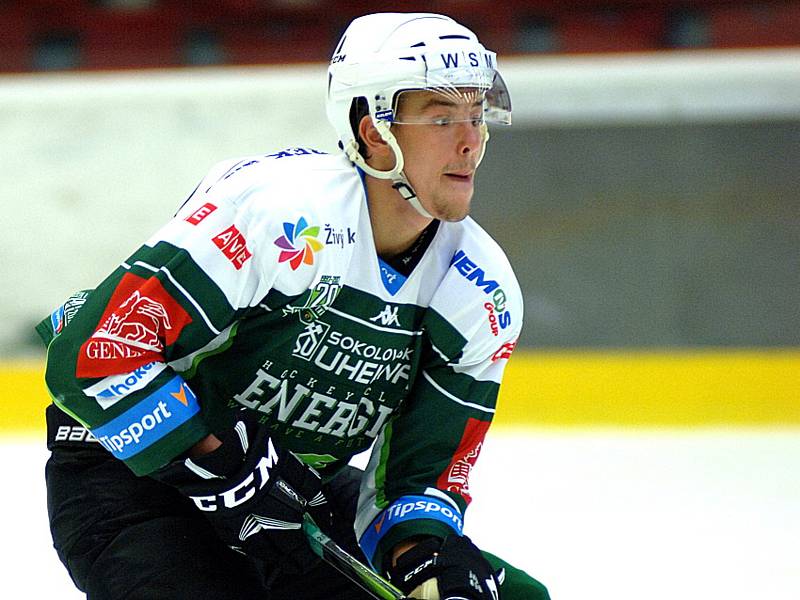 Hokejisté karlovarské Energie (v zeleném) porazili na vlastním ledě Litvínov 5:1.