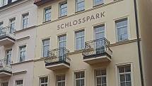 Hotel Schlosspark v karlovarské ulici Kolmá provozuje stejnojmenná společnost.