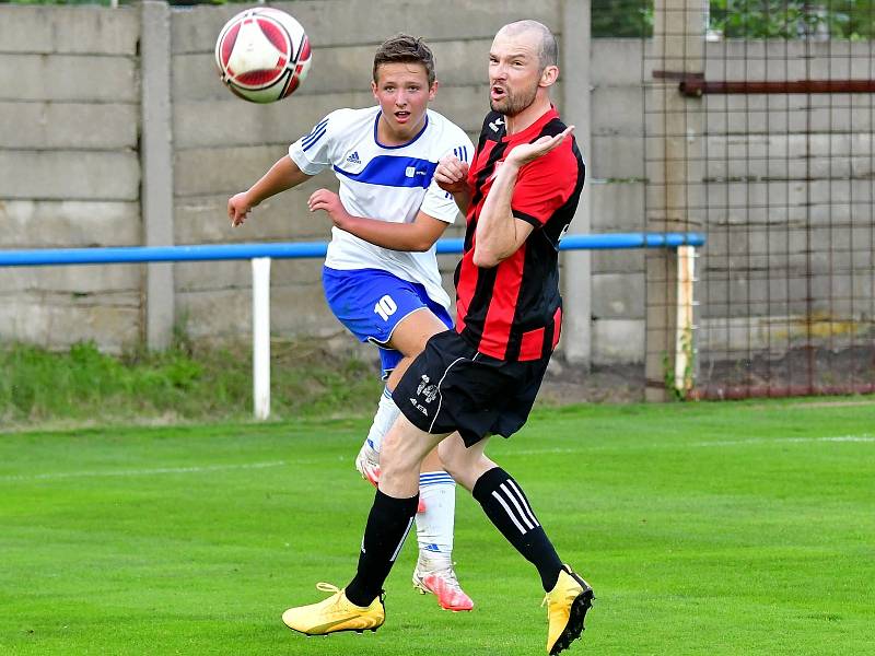 Fotbalisté Sadova neztratili prozatím v podzimní části III. třídy  ještě ani bod. O víkendu porazili ve svém třetím vystoupení 5:2 rezervu Chyše.