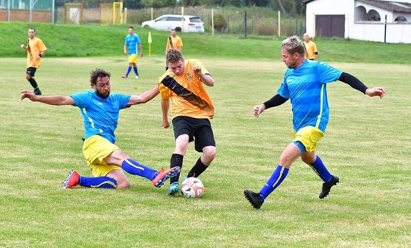 Dalovice i v oslabení vyhrály, když porazily Božičany 2:1.