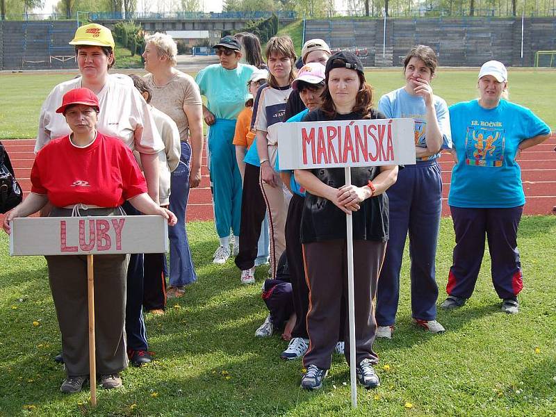 VŽDY ÚSPĚŠNÍ. Klienti domova v Mariánské majíé na sportovních dnech pravidelně úspěch.