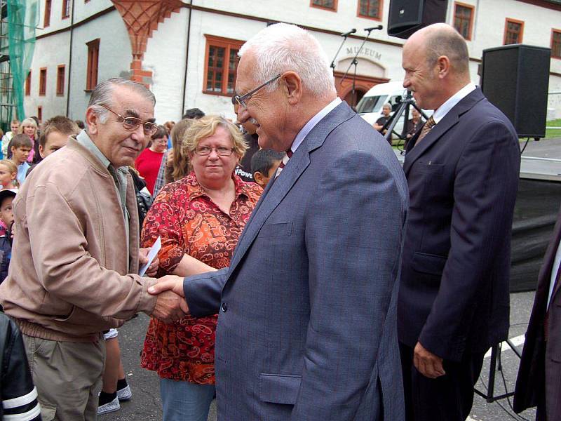 Návštěva prezidenta ČR Václava Klause a jeho manželky na Karlovarsku - úterý 13. září