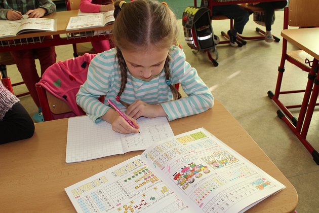 Žáci první třídy ze Základní školy Marie Curie-Sklodowské v Jáchymově.