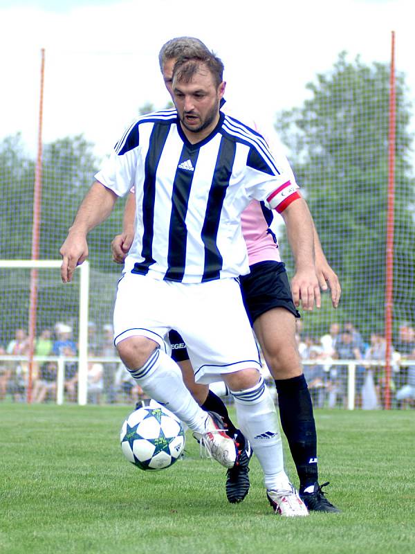 Pavel Nedvěd odehrál mistrovské utkání I.B třídy ve Sklané.