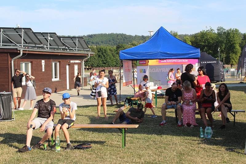 V rámci středečního happeningu na Rolavě vystoupily i hudební skupiny.