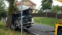 V pondělí 18. července ráno havaroval autobus mezi Nejdkem a Karlovými Vary  nedaleko od Staré Role