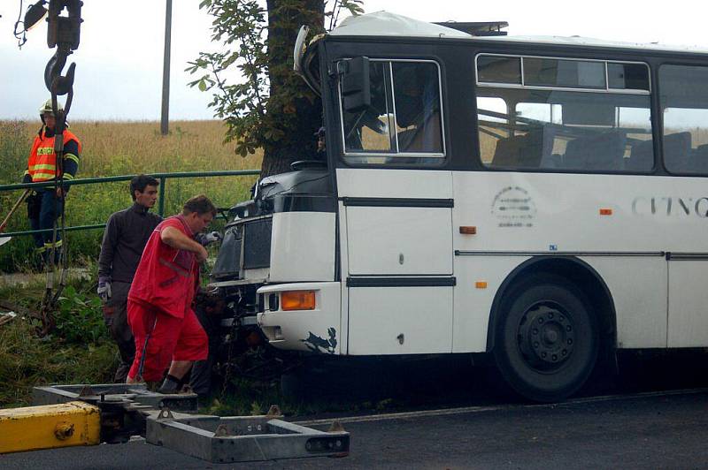 V pondělí 18. července ráno havaroval autobus mezi Nejdkem a Karlovými Vary  nedaleko od Staré Role