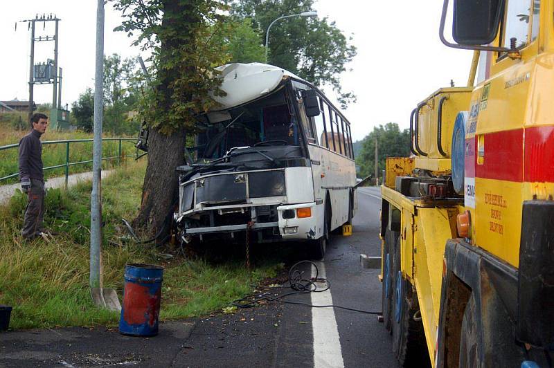 V pondělí 18. července ráno havaroval autobus mezi Nejdkem a Karlovými Vary  nedaleko od Staré Role