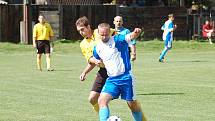 Bochov (ve žlutém) potvrdil ve Vojkovicích své kvality a zvítězil 4:1.