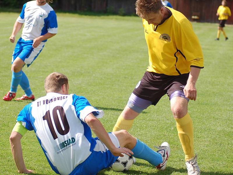 Bochov (ve žlutém) potvrdil ve Vojkovicích své kvality a zvítězil 4:1.