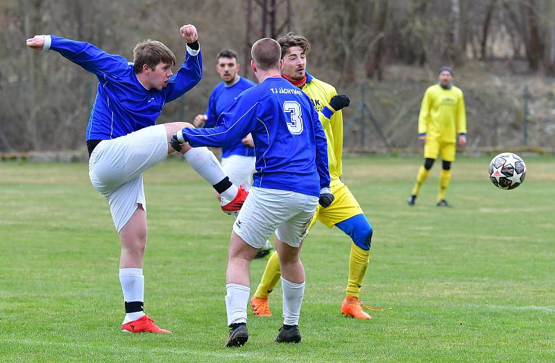 Fotbalisté Dalovic slavili vysokou výhru 6:0 nad Jáchymovem (modrém).