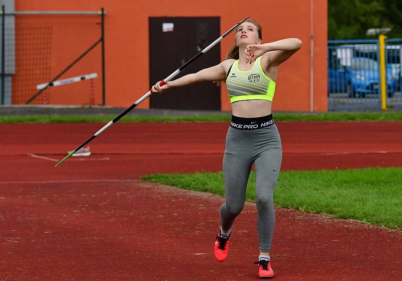 Karlovarské kontrolní závody uspořádal v týdnu na městském atletickém stadionu v lázeňském městě Triatlet Karlovy Vary.