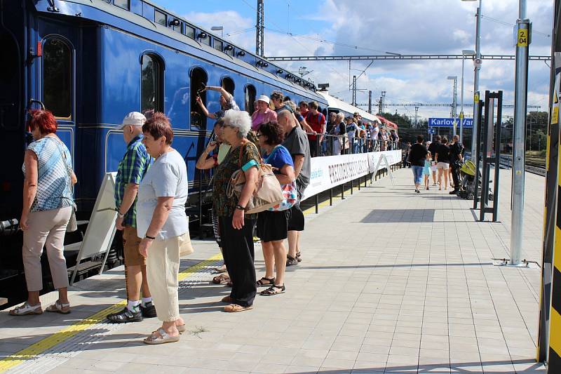 Prezidentský vlak obdivovaly v Karlových Varech stovky lidí