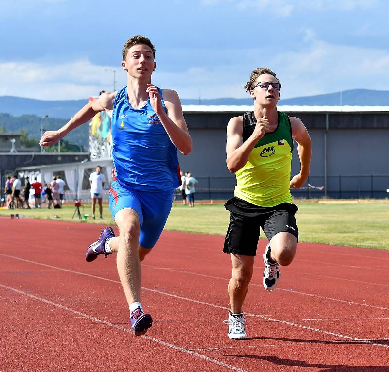 O víkendu zahájení atletické sezony v lázních, když na pořadu budou v sobotu  23. května, Zahajovací závody Karlovy Vary, které bude v roli pořadatele hostit karlovarský Triatlet.