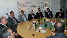 7. 4. 2011             V salonku přivítal primátor města početnou delegaci z Iráku, v jejímž čele byl předseda Sněmovny reprezentantů Irácké republiky pan Osama Abdul Aziz Mohammad Al-Nujaify