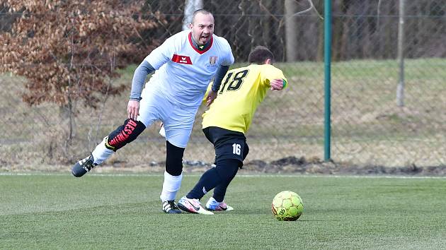 ZT Ostrov: Vintířov - Hroznětín 0:1 (0:0).