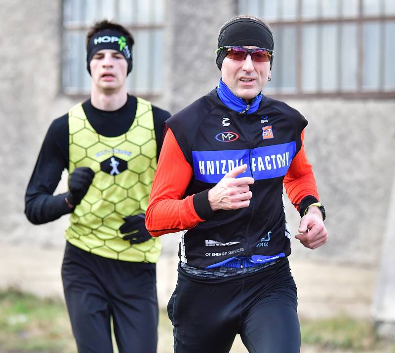 Jediný dvojzávod má za sebou 20. ročník Zimního běžeckého poháru Kadaň. Po Novoročním kondičním běhu přišel na pořad Běh kolem Špičáku, který měřil 8.080 metrů.