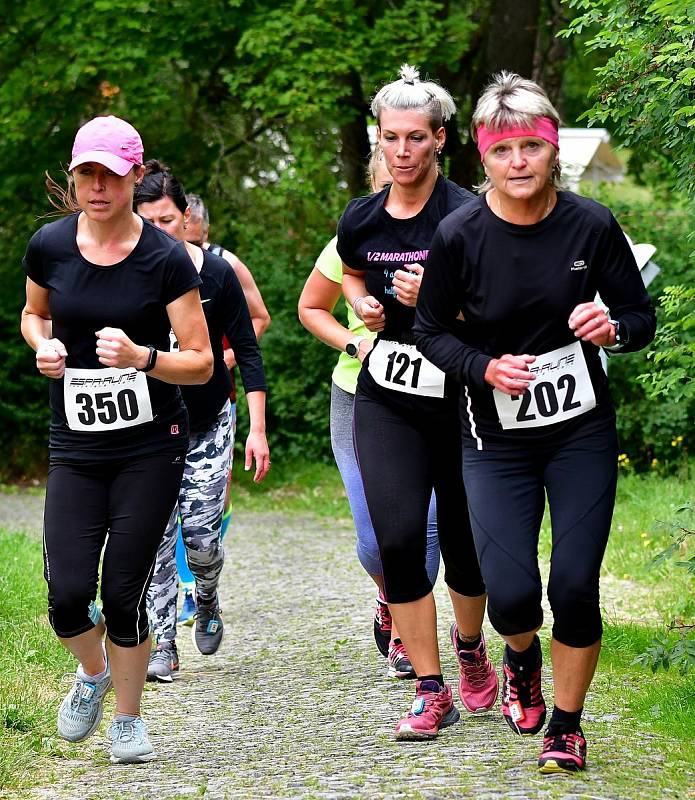 Náročná trasa  lázeňským centrem o délce 6,4 km čekala na 202 běžců, kteří se postavili na start osmého ročníku.