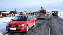 Božímu Daru na Karlovarsku došla trpělivost se špatně parkujícími řidiči. Odtahová služba se v těchto dnech nezastaví