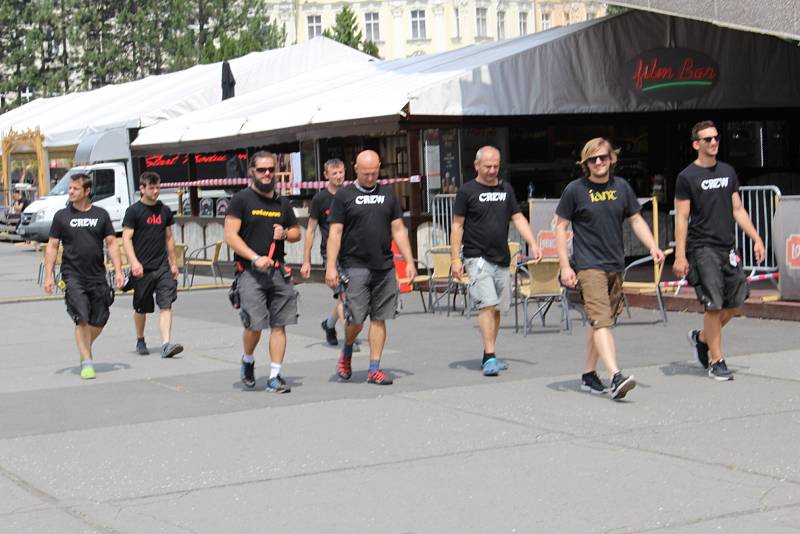 Na poslední tiskové konferenci před zahájením 52. ročníku Mezinárodního filmového festivalu představilo novinky festivalové vedení v čele s prezidentem Jiřím Bartoškou. V Karlových Varech pak vrcholí přípravy na zahájení festivalu.