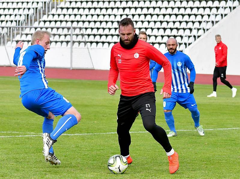 Nezapomenutelný fotbalový zážitek. Ten si připsaly na své konto v rámci projektu Kopeme za fotbal například ostrovský FK či kyselský SK. Oba týmy se totiž střetly právě s pražskou Slavií.