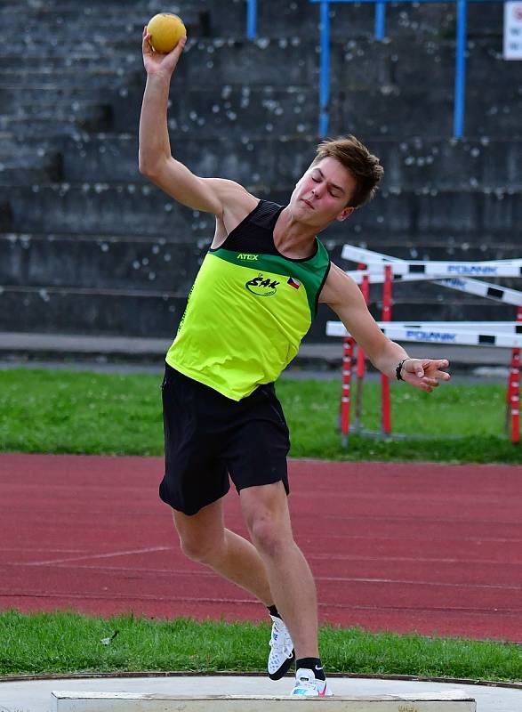 Karlovarské kontrolní závody uspořádal v týdnu na městském atletickém stadionu v lázeňském městě Triatlet Karlovy Vary.