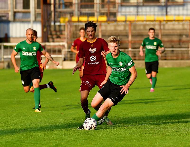 Čtyři branky museli skousnout fotbalisté Baníku Sokolov v duelu s béčkem Dukly Praha na stadionu v Blšanech.