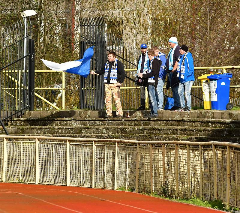 Fotbalisté Sokolova museli skousnout porážku 0:1 od Domažlic, kterou Chodům zařídil parádní trefou Jan zajíček.