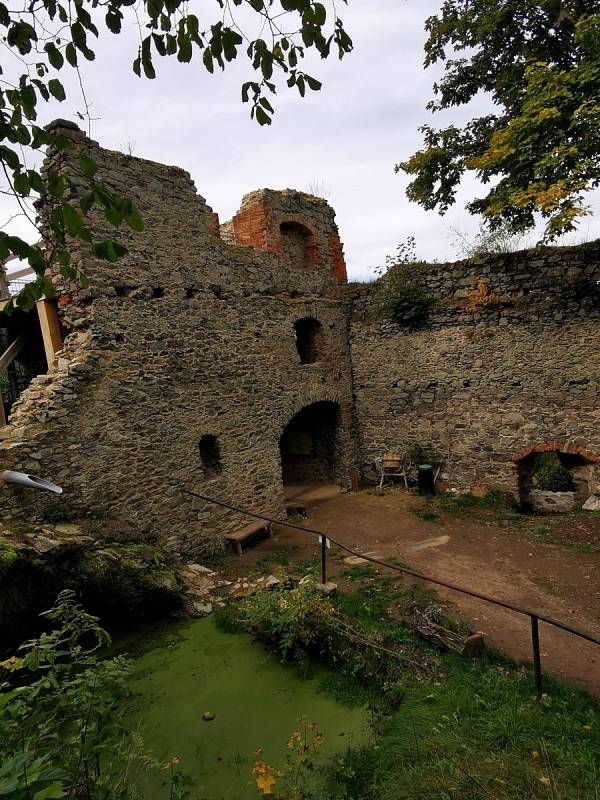 Zřícenina hradu Andělská hora přitahuje lidi už desítky let