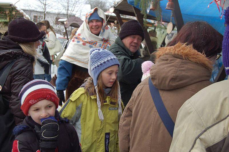 V Nejdku se konal vánoční jarmark. Nejdecká radnice na tento den připravila bohatý kulturní program i v muzeu a čítárně knihovny.